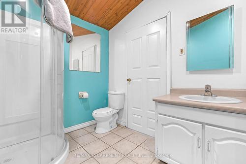 94 East 35Th Street, Hamilton, ON - Indoor Photo Showing Bathroom