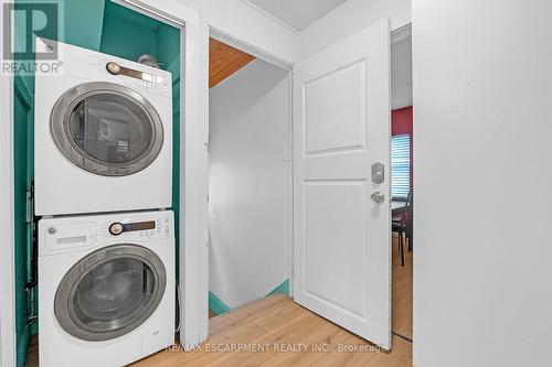 94 East 35Th Street, Hamilton, ON - Indoor Photo Showing Laundry Room