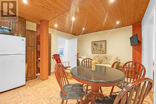 94 East 35Th Street, Hamilton, ON - Indoor Photo Showing Dining Room