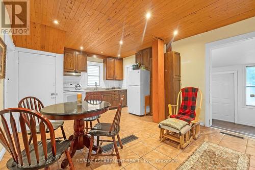 94 East 35Th Street, Hamilton, ON - Indoor Photo Showing Dining Room