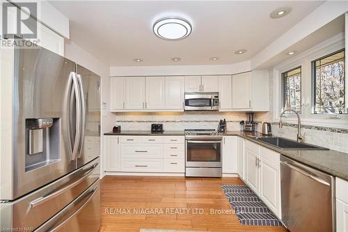 43225 Pettit Road W, Port Colborne, ON - Indoor Photo Showing Kitchen