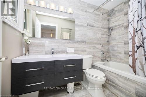 43225 Pettit Road W, Port Colborne, ON - Indoor Photo Showing Bathroom