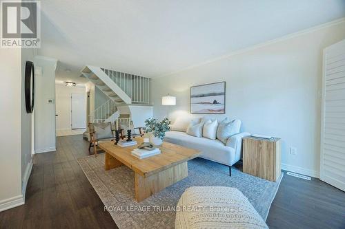 70 - 470 Wilkins Street, London, ON - Indoor Photo Showing Living Room