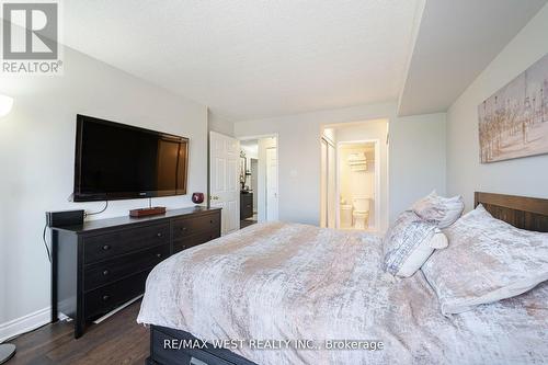 308 - 800 Sheppard Avenue W, Toronto, ON - Indoor Photo Showing Bedroom