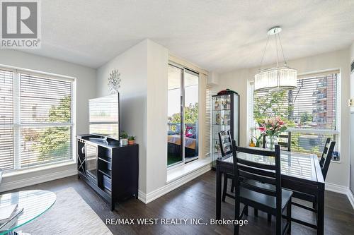 308 - 800 Sheppard Avenue W, Toronto, ON - Indoor Photo Showing Dining Room