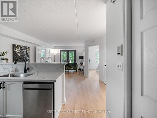 209 - 1470 Bishops Gate, Oakville, ON - Indoor Photo Showing Kitchen