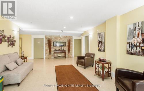 2101 - 6 Dayspring Circle, Brampton (Goreway Drive Corridor), ON - Indoor Photo Showing Living Room