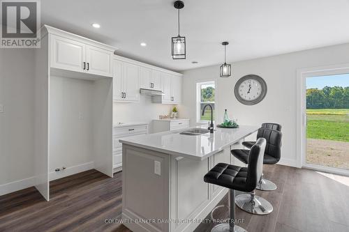 139 Victoria Avenue E, South Huron (Crediton), ON - Indoor Photo Showing Kitchen