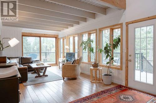 3928 Houlgrave  Road, Invermere, BC - Indoor Photo Showing Living Room