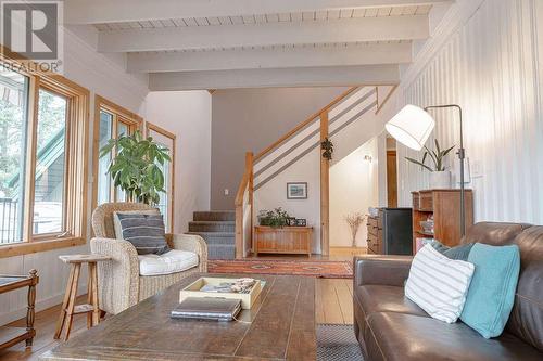 3928 Houlgrave  Road, Invermere, BC - Indoor Photo Showing Living Room