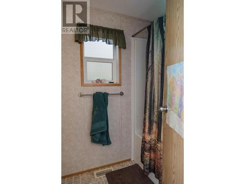 8570 S Honeymoon Drive, Prince George, BC - Indoor Photo Showing Bathroom