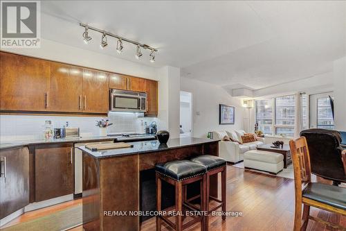 601 - 20 Blue Jays Way, Toronto, ON - Indoor Photo Showing Kitchen