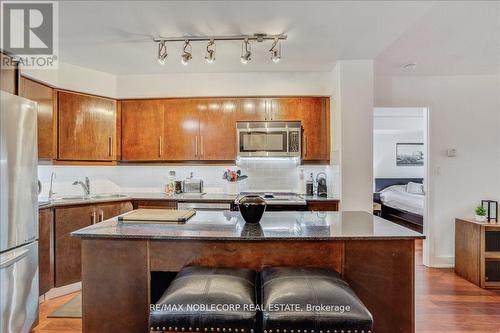 601 - 20 Blue Jays Way, Toronto, ON - Indoor Photo Showing Kitchen With Double Sink