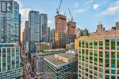 601 - 20 Blue Jays Way, Toronto, ON - Outdoor With Facade