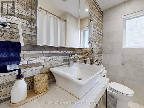 527 Glencairn Avenue, Toronto (Englemount-Lawrence), ON - Indoor Photo Showing Bathroom