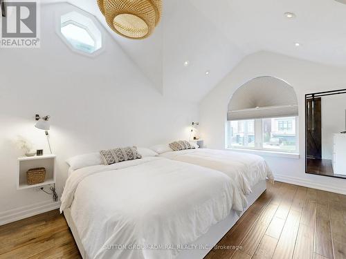 527 Glencairn Avenue, Toronto (Englemount-Lawrence), ON - Indoor Photo Showing Bedroom