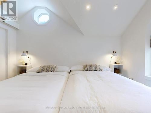 527 Glencairn Avenue, Toronto (Englemount-Lawrence), ON - Indoor Photo Showing Bedroom