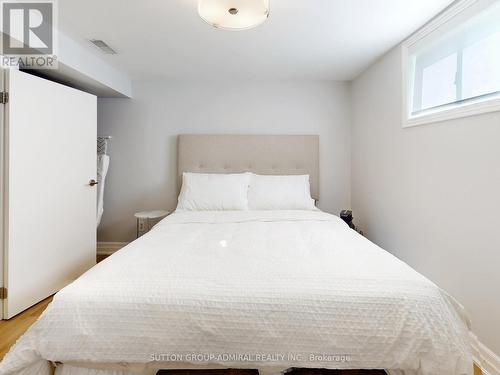 527 Glencairn Avenue, Toronto, ON - Indoor Photo Showing Bedroom