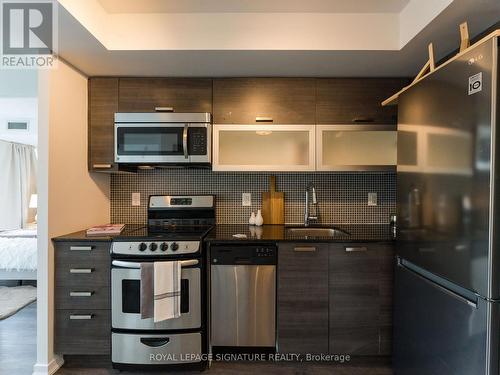 Lph05 - 36 Lisgar Street, Toronto (Little Portugal), ON - Indoor Photo Showing Kitchen With Upgraded Kitchen