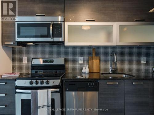 Lph05 - 36 Lisgar Street, Toronto (Little Portugal), ON - Indoor Photo Showing Kitchen