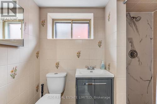 41 Walwyn Avenue, Toronto, ON - Indoor Photo Showing Bathroom