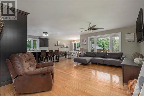 1523 Garden Of Eden Road, Renfrew, ON - Indoor Photo Showing Living Room