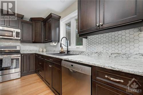 1523 Garden Of Eden Road, Renfrew, ON - Indoor Photo Showing Kitchen With Double Sink With Upgraded Kitchen