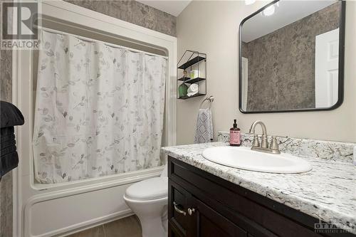 1523 Garden Of Eden Road, Renfrew, ON - Indoor Photo Showing Bathroom