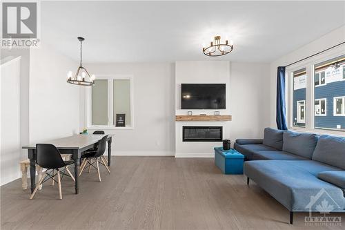 333 Trammel Road, Richmond, ON - Indoor Photo Showing Living Room With Fireplace