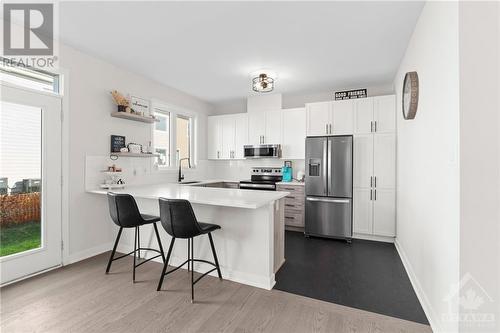 333 Trammel Road, Richmond, ON - Indoor Photo Showing Kitchen With Upgraded Kitchen