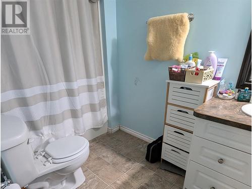 312 99 Avenue, Dawson Creek, BC - Indoor Photo Showing Bathroom