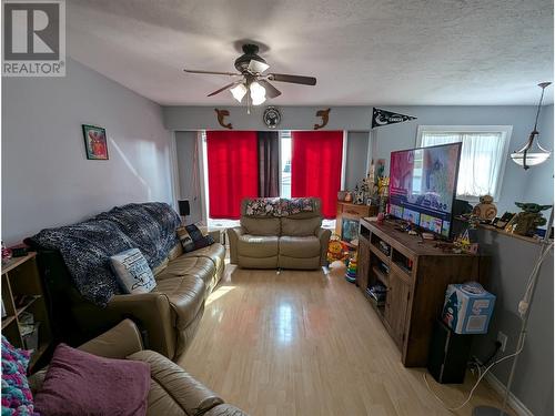 312 99 Avenue, Dawson Creek, BC - Indoor Photo Showing Living Room