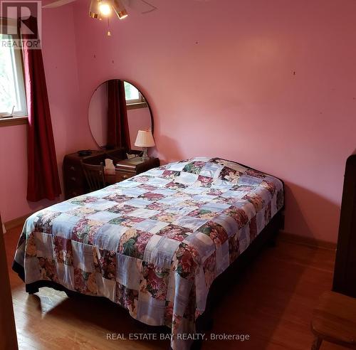 335 Delcrest Avenue E, Norfolk, ON - Indoor Photo Showing Bedroom