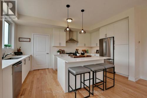 106 Stoneleigh Drive, Blue Mountains, ON - Indoor Photo Showing Kitchen With Upgraded Kitchen