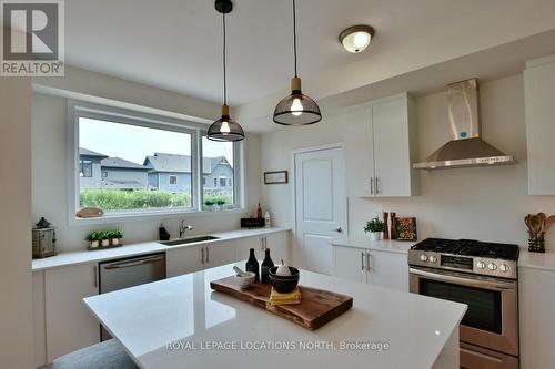 106 Stoneleigh Drive, Blue Mountains, ON - Indoor Photo Showing Kitchen