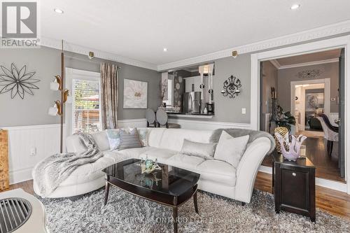 464 Scott Street, St. Catharines, ON - Indoor Photo Showing Living Room