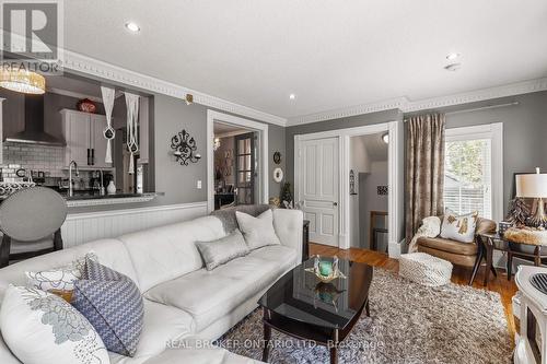 464 Scott Street, St. Catharines, ON - Indoor Photo Showing Living Room