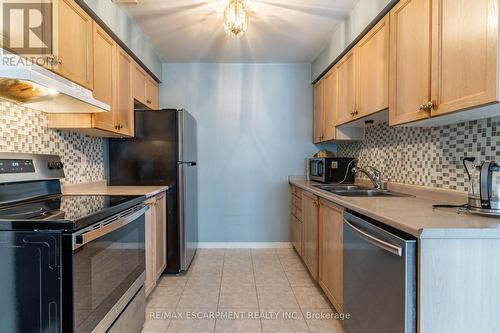 16 Newell Court, Hamilton (Waterdown), ON - Indoor Photo Showing Kitchen With Stainless Steel Kitchen With Double Sink