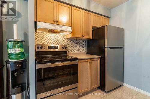 16 Newell Court, Hamilton (Waterdown), ON - Indoor Photo Showing Kitchen