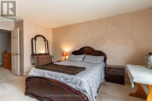 16 Newell Court, Hamilton (Waterdown), ON - Indoor Photo Showing Bedroom