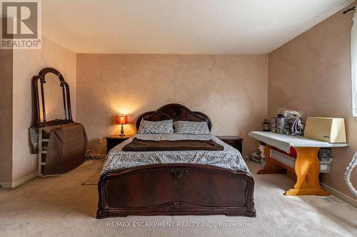 16 Newell Court, Hamilton (Waterdown), ON - Indoor Photo Showing Bedroom