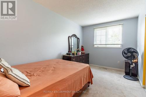 16 Newell Court, Hamilton (Waterdown), ON - Indoor Photo Showing Bedroom