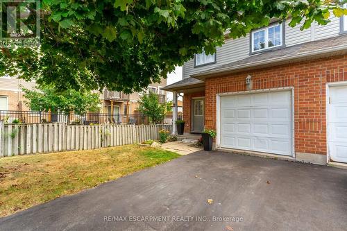 16 Newell Court, Hamilton (Waterdown), ON - Outdoor