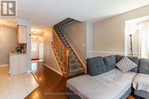 16 Newell Court, Hamilton (Waterdown), ON - Indoor Photo Showing Living Room