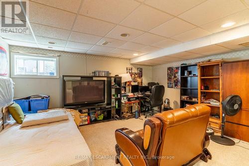 16 Newell Court, Hamilton (Waterdown), ON - Indoor Photo Showing Other Room