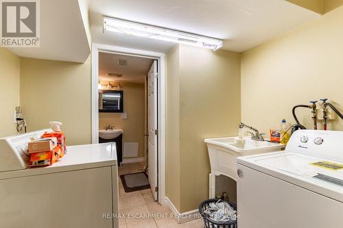 16 Newell Court, Hamilton (Waterdown), ON - Indoor Photo Showing Laundry Room