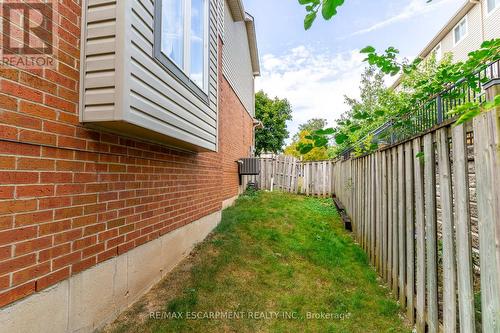 16 Newell Court, Hamilton (Waterdown), ON - Outdoor