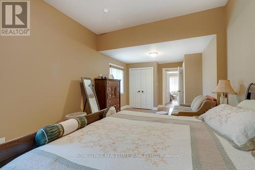 6949 Thorold Stone Road, Niagara Falls (Stamford), ON - Indoor Photo Showing Bedroom