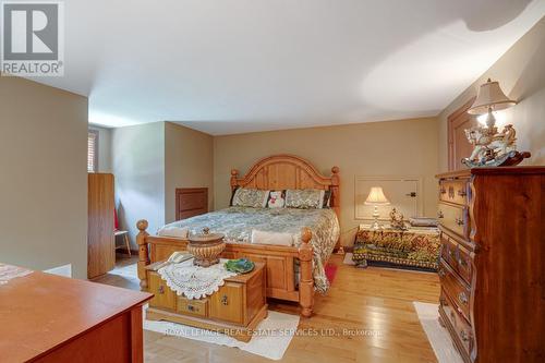 6949 Thorold Stone Road, Niagara Falls, ON - Indoor Photo Showing Bedroom