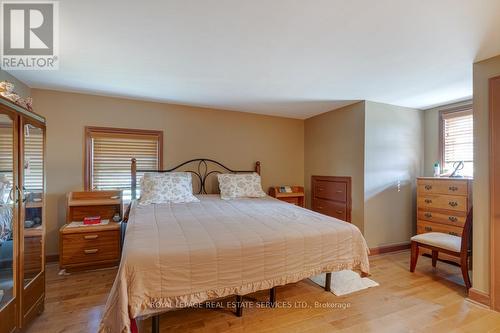 6949 Thorold Stone Road, Niagara Falls (Stamford), ON - Indoor Photo Showing Bedroom